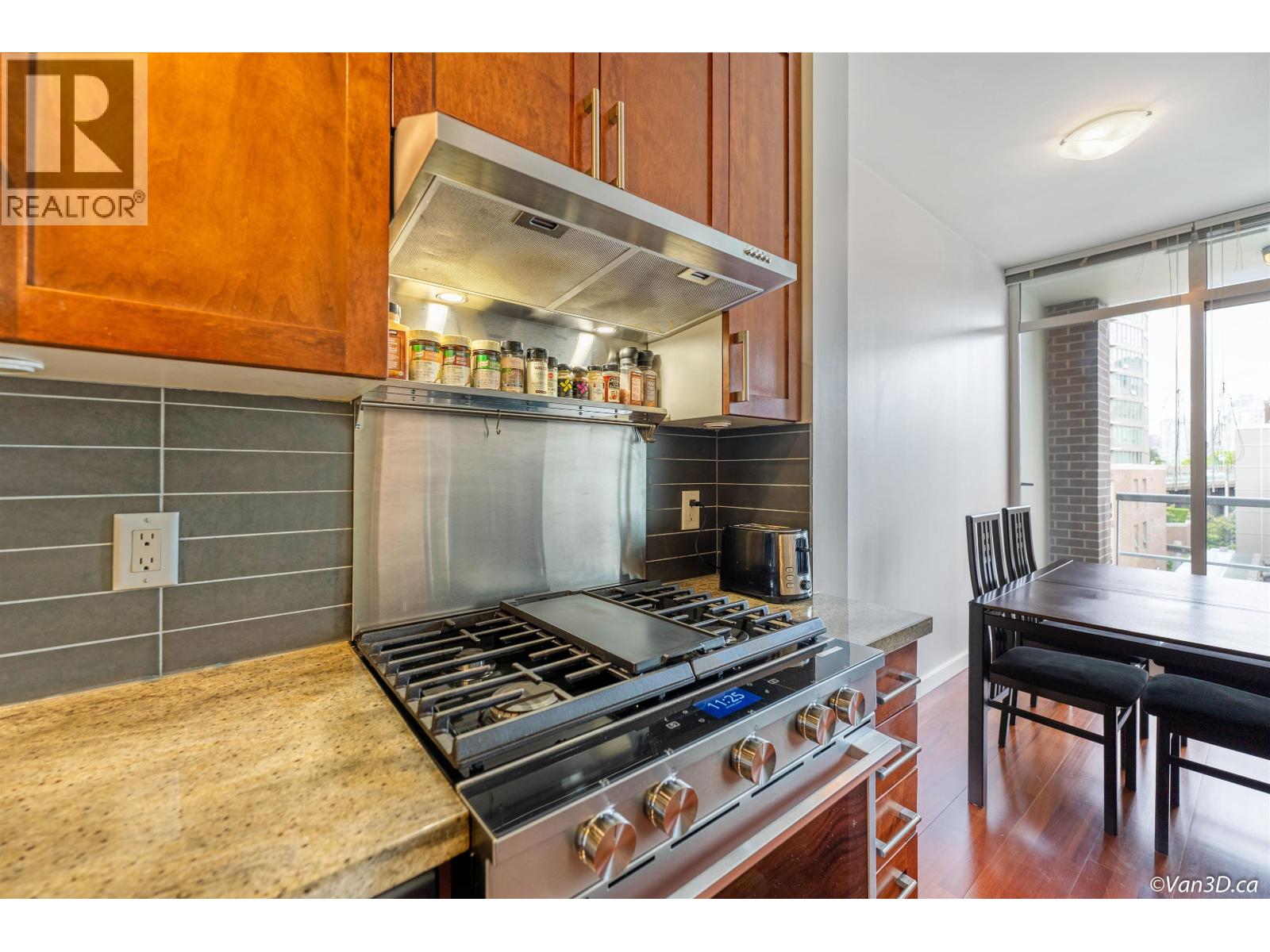 Photo 7 of 306 2055 Yukon Street, Vancouver BC
