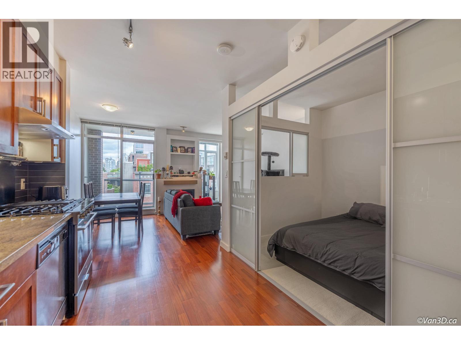 Photo 8 of 306 2055 Yukon Street, Vancouver BC