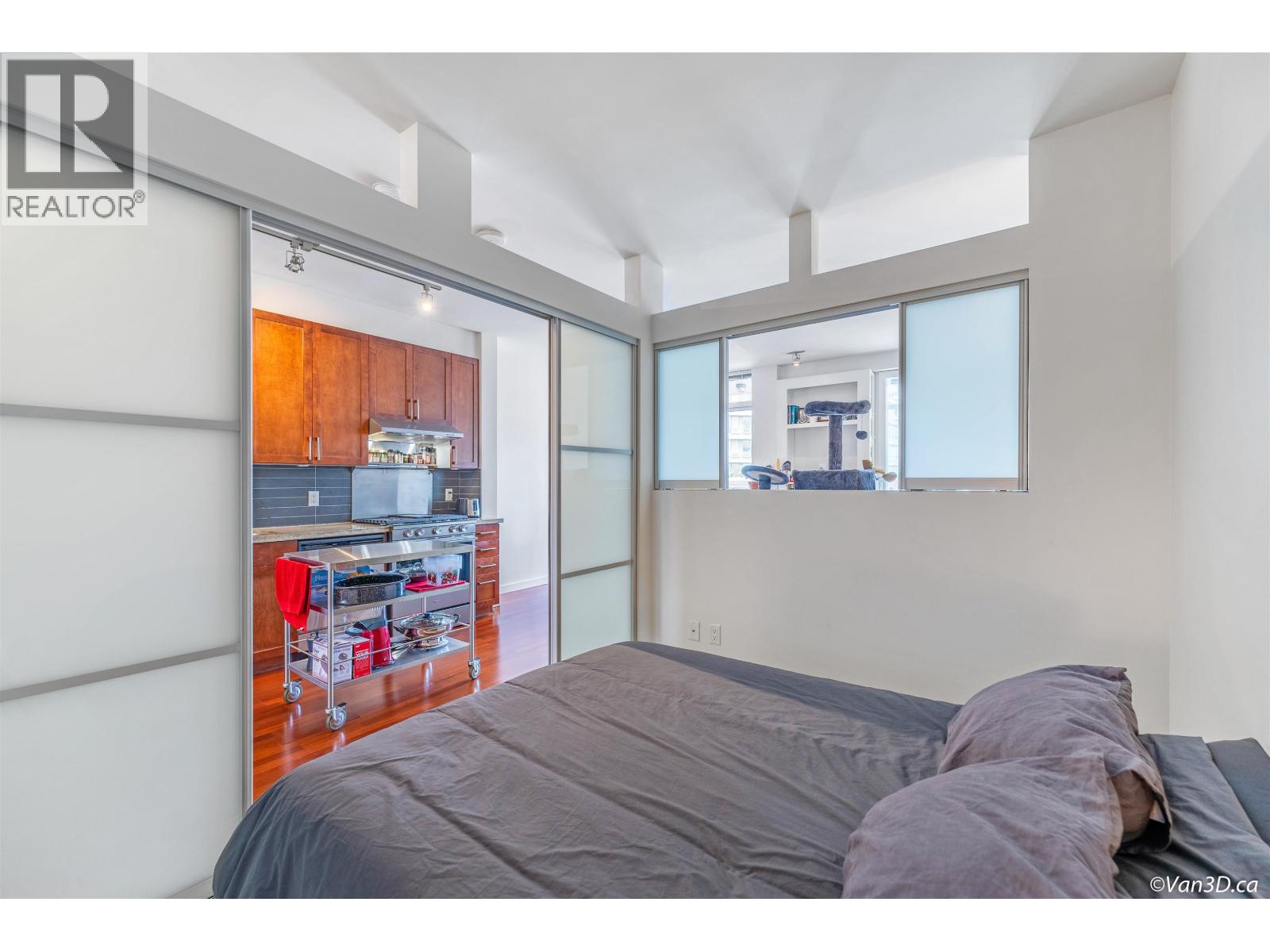 Photo 9 of 306 2055 Yukon Street, Vancouver BC