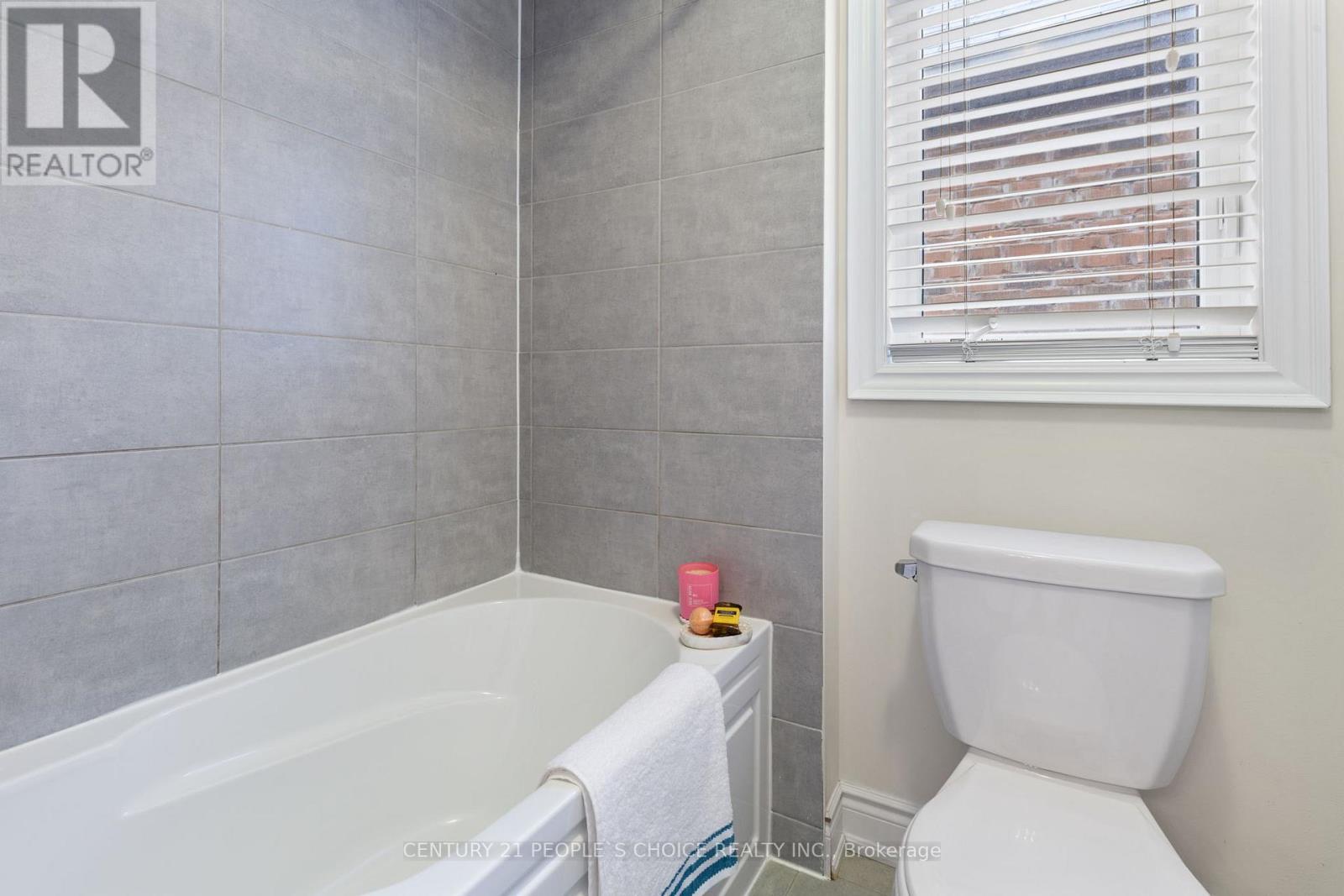 Photo 35 of 240 Etheridge Avenue, Milton ON