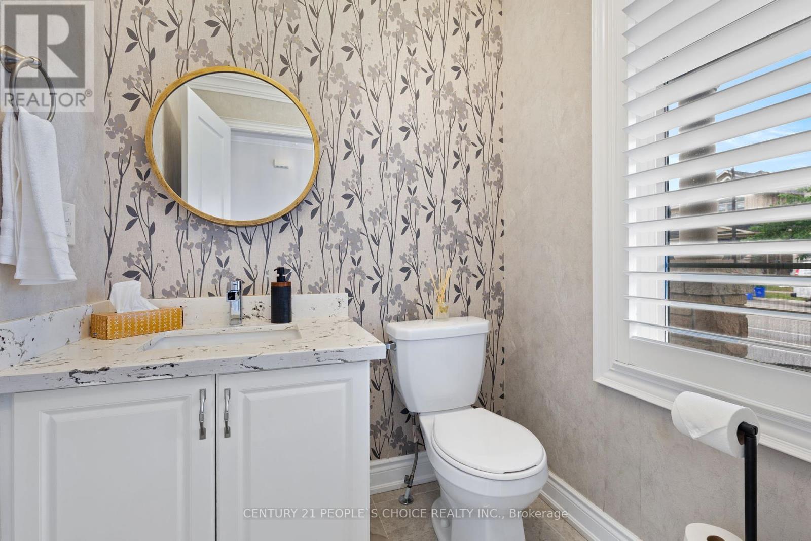 Photo 5 of 240 Etheridge Avenue, Milton ON