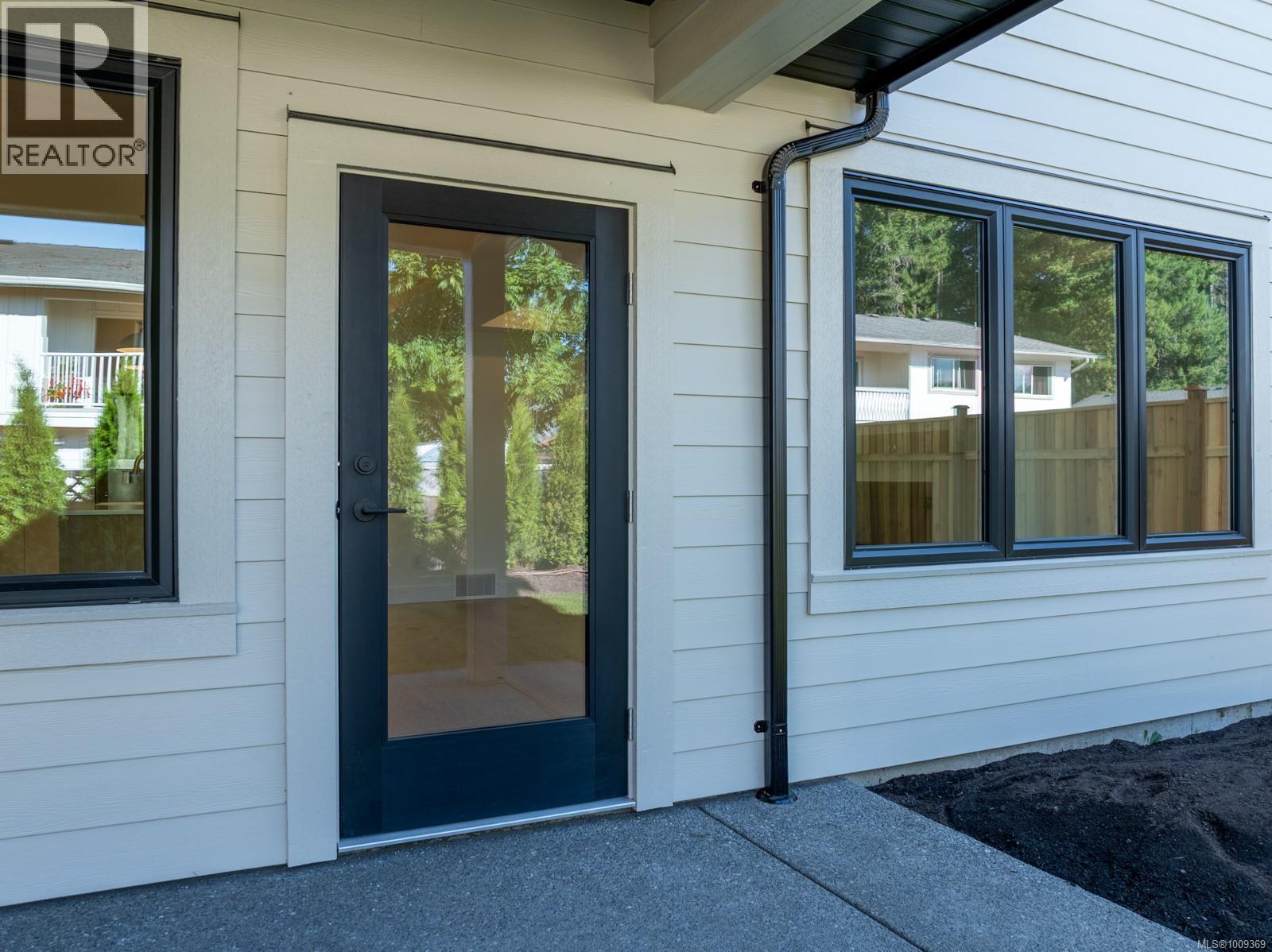 Photo 14 of 1592 Larsen Rd, Courtenay BC