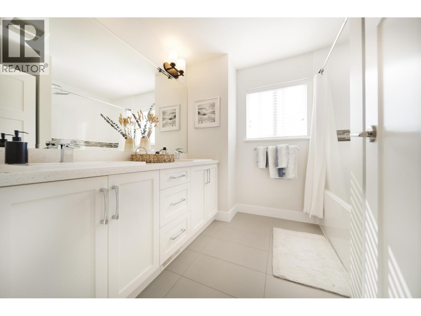 Photo 8 of 25518 Bosonworth Avenue, Maple Ridge BC