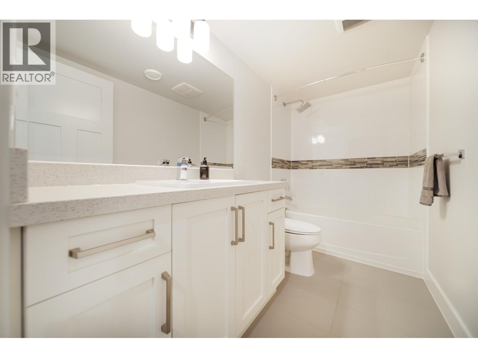 Photo 12 of 25518 Bosonworth Avenue, Maple Ridge BC