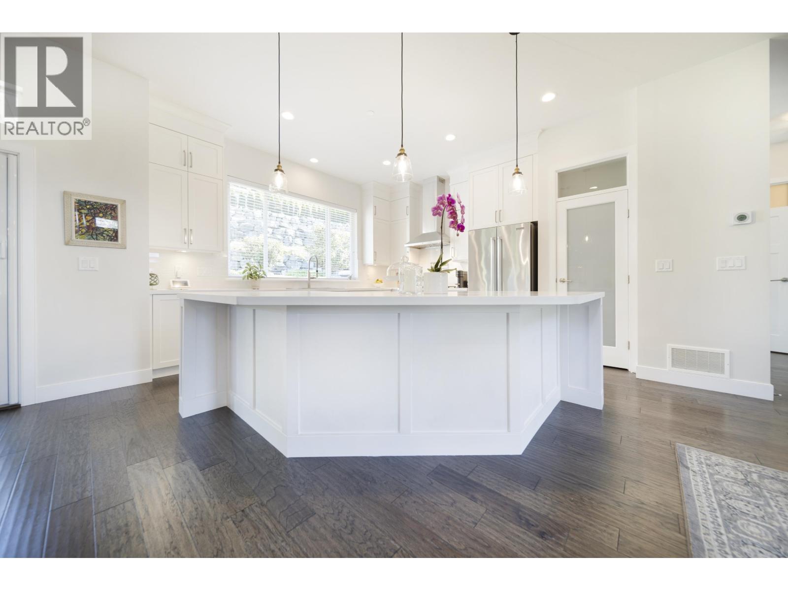 Photo 6 of 25518 Bosonworth Avenue, Maple Ridge BC
