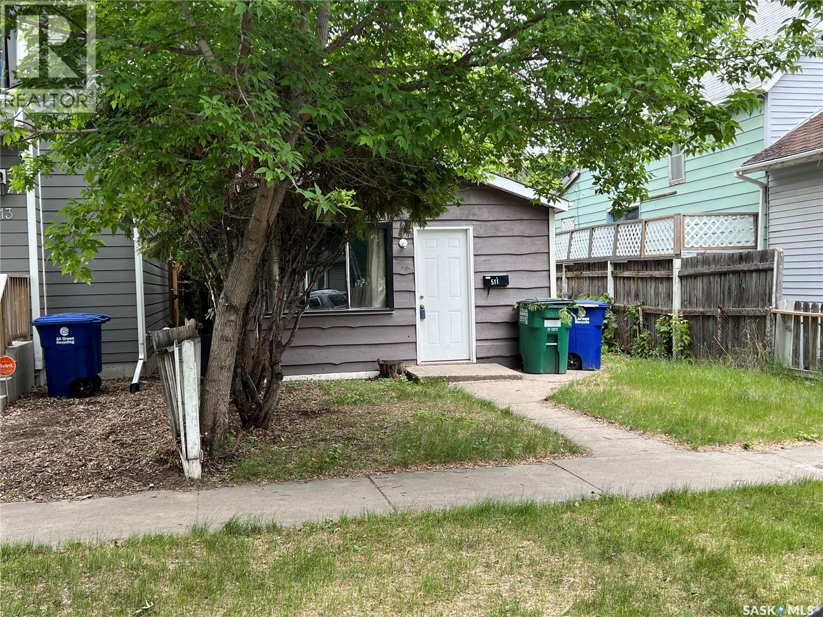 Photo 3 of 511 J Avenue S, Saskatoon SK