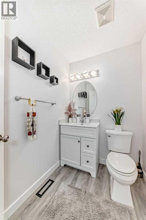 Photo 11 of 246 New Brighton Mews Se, Calgary AB