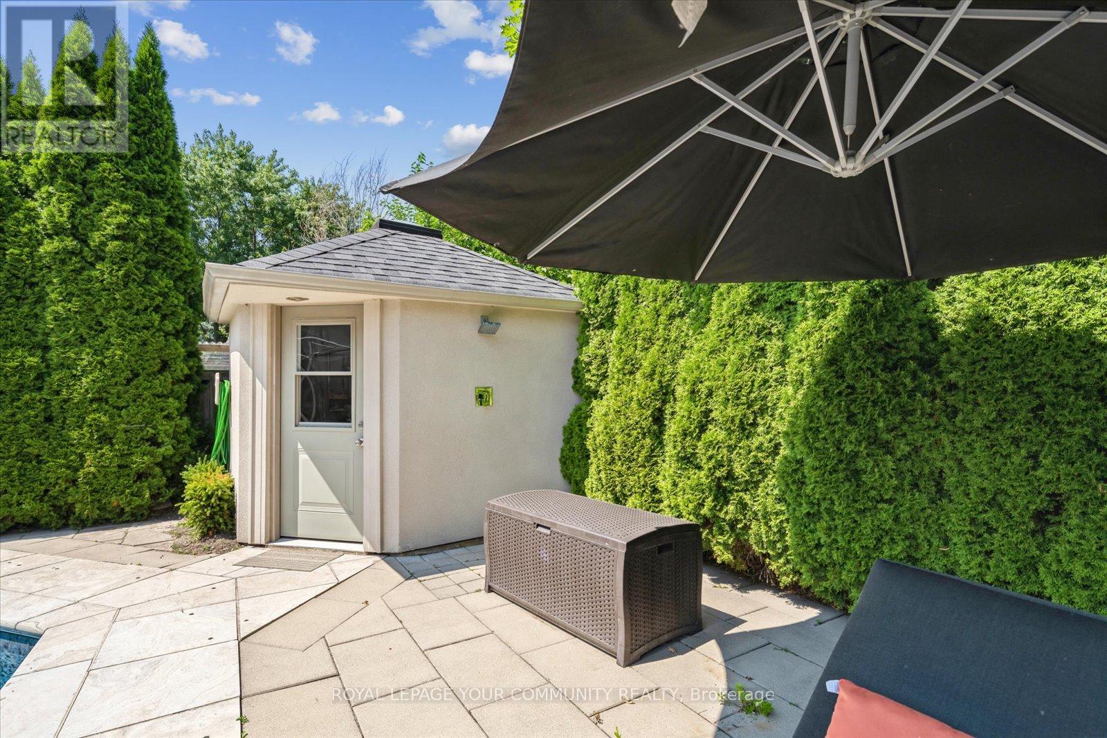 Photo 37 of 8 Winterport Court, Richmond Hill ON