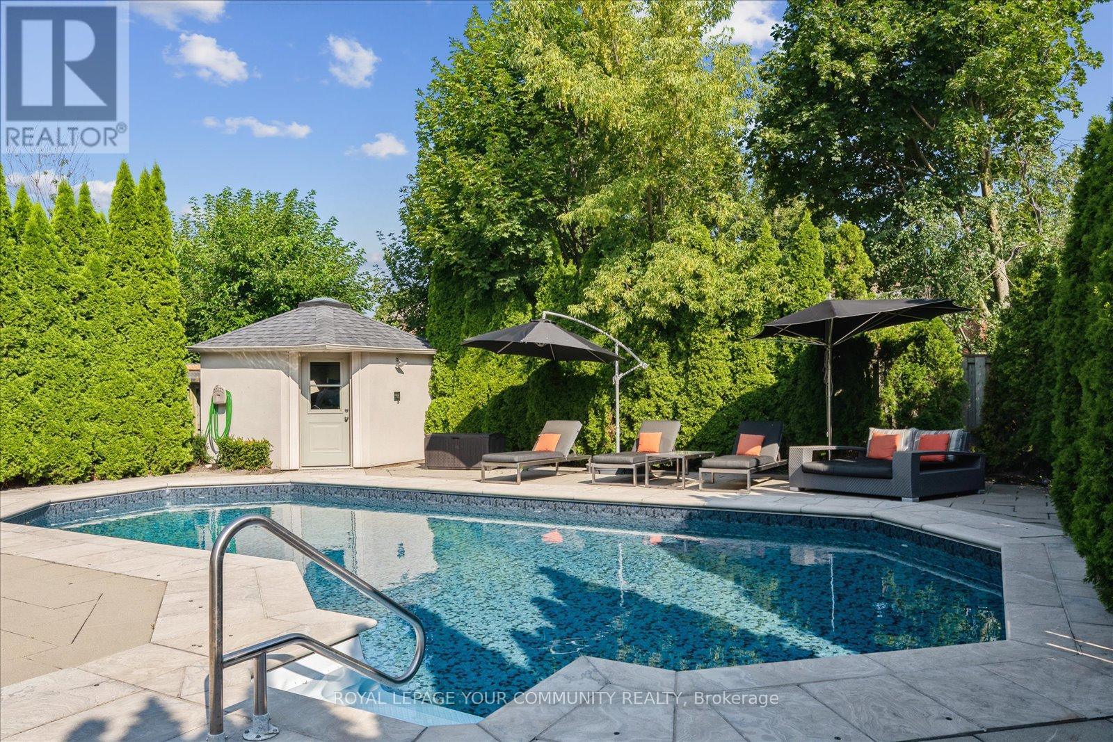 Photo 33 of 8 Winterport Court, Richmond Hill ON