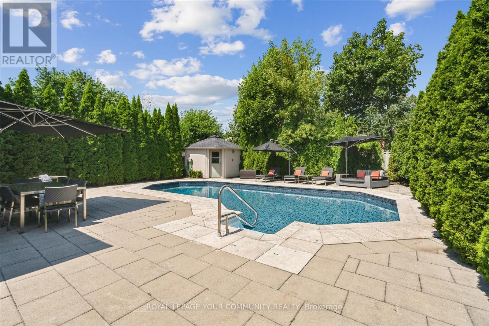 Photo 2 of 8 Winterport Court, Richmond Hill ON