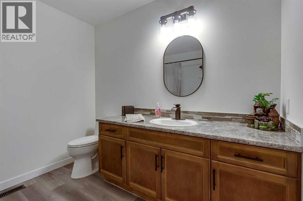 Photo 22 of 104 Oak Drive, Wetaskiwin AB