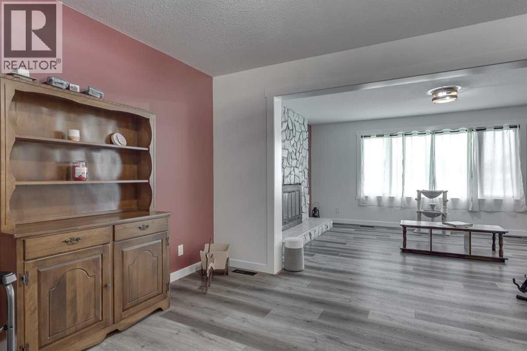 Photo 14 of 104 Oak Drive, Wetaskiwin AB