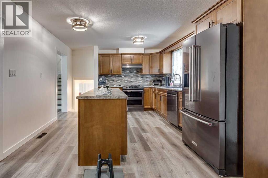 Photo 10 of 104 Oak Drive, Wetaskiwin AB