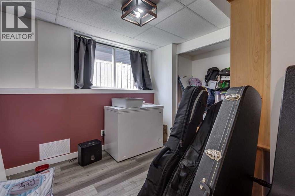 Photo 6 of 104 Oak Drive, Wetaskiwin AB
