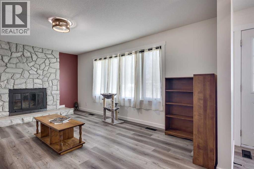 Photo 19 of 104 Oak Drive, Wetaskiwin AB