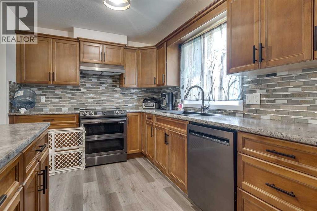 Photo 31 of 104 Oak Drive, Wetaskiwin AB