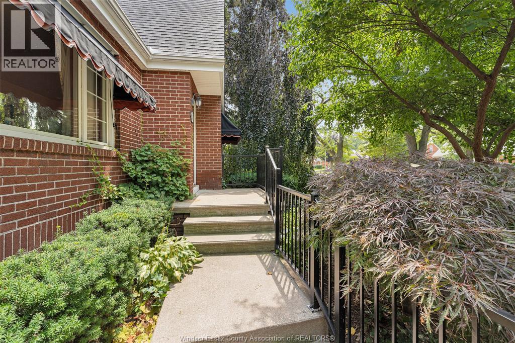 Photo 5 of 1218 Belle Isle View Boulevard, Windsor ON