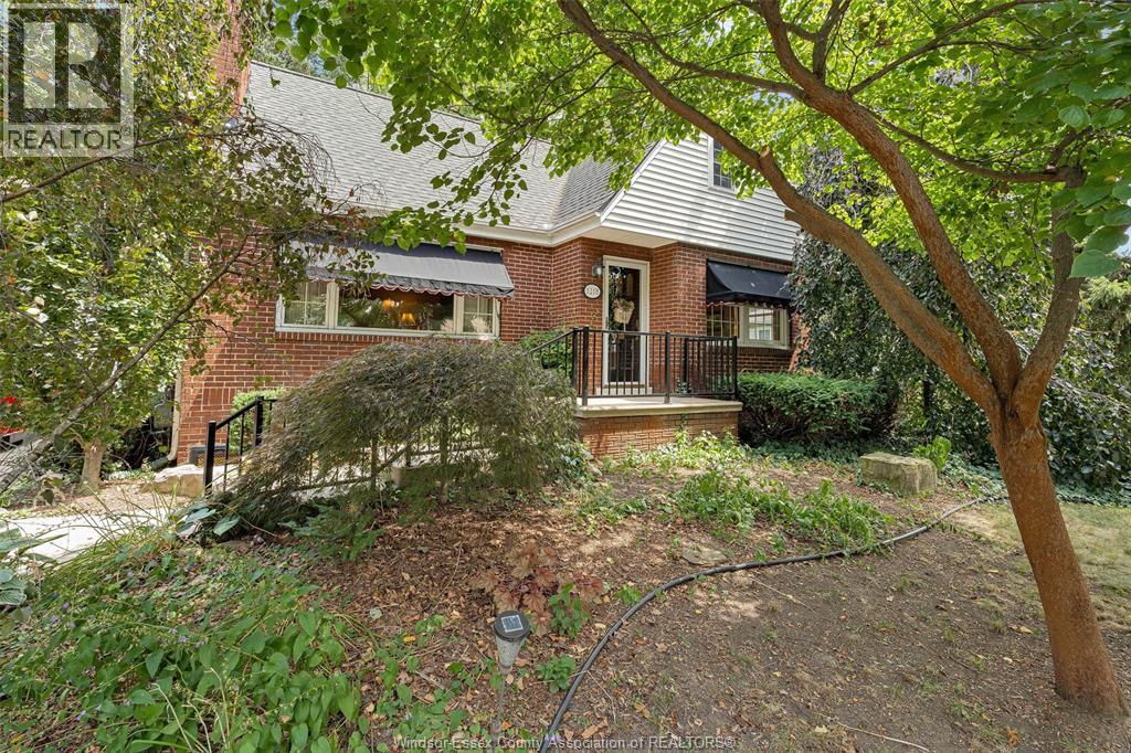 Photo 1 of 1218 Belle Isle View Boulevard, Windsor ON