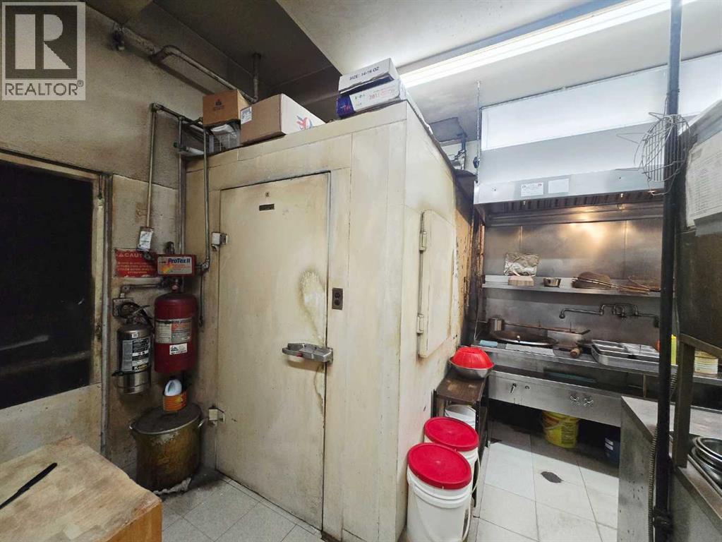 Photo 2 of A 4707 17 Avenue Se, Calgary AB