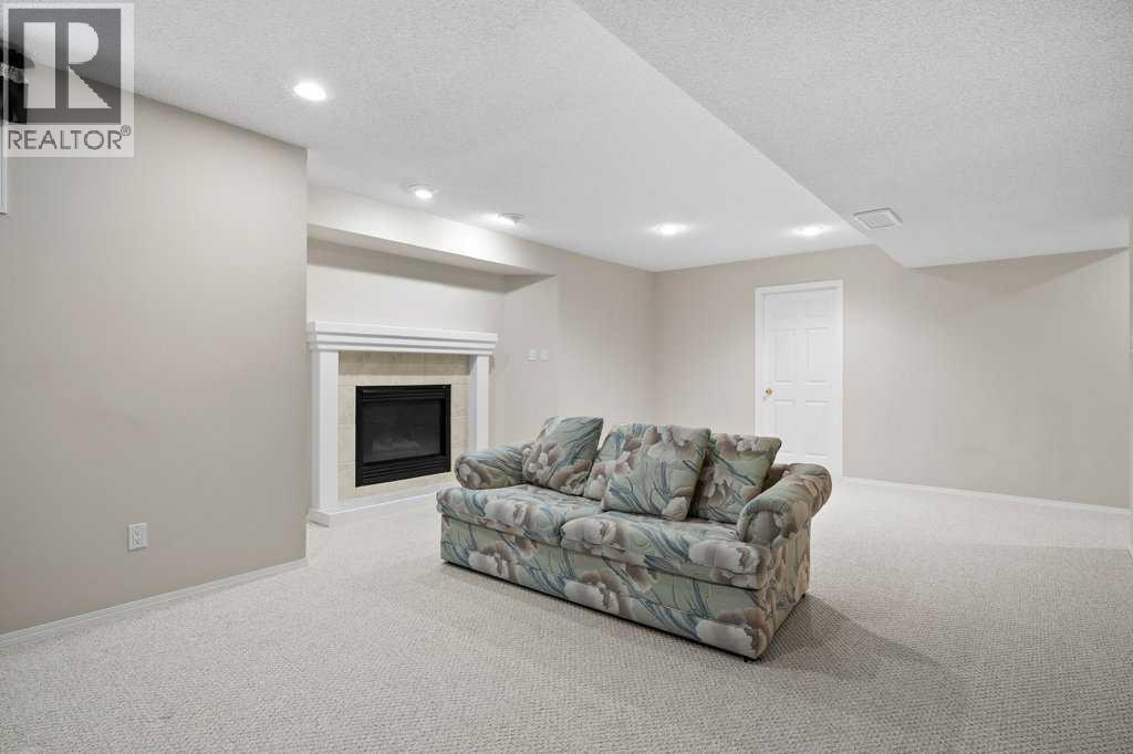 Photo 24 of 4 Hampshire Circle Nw, Calgary AB