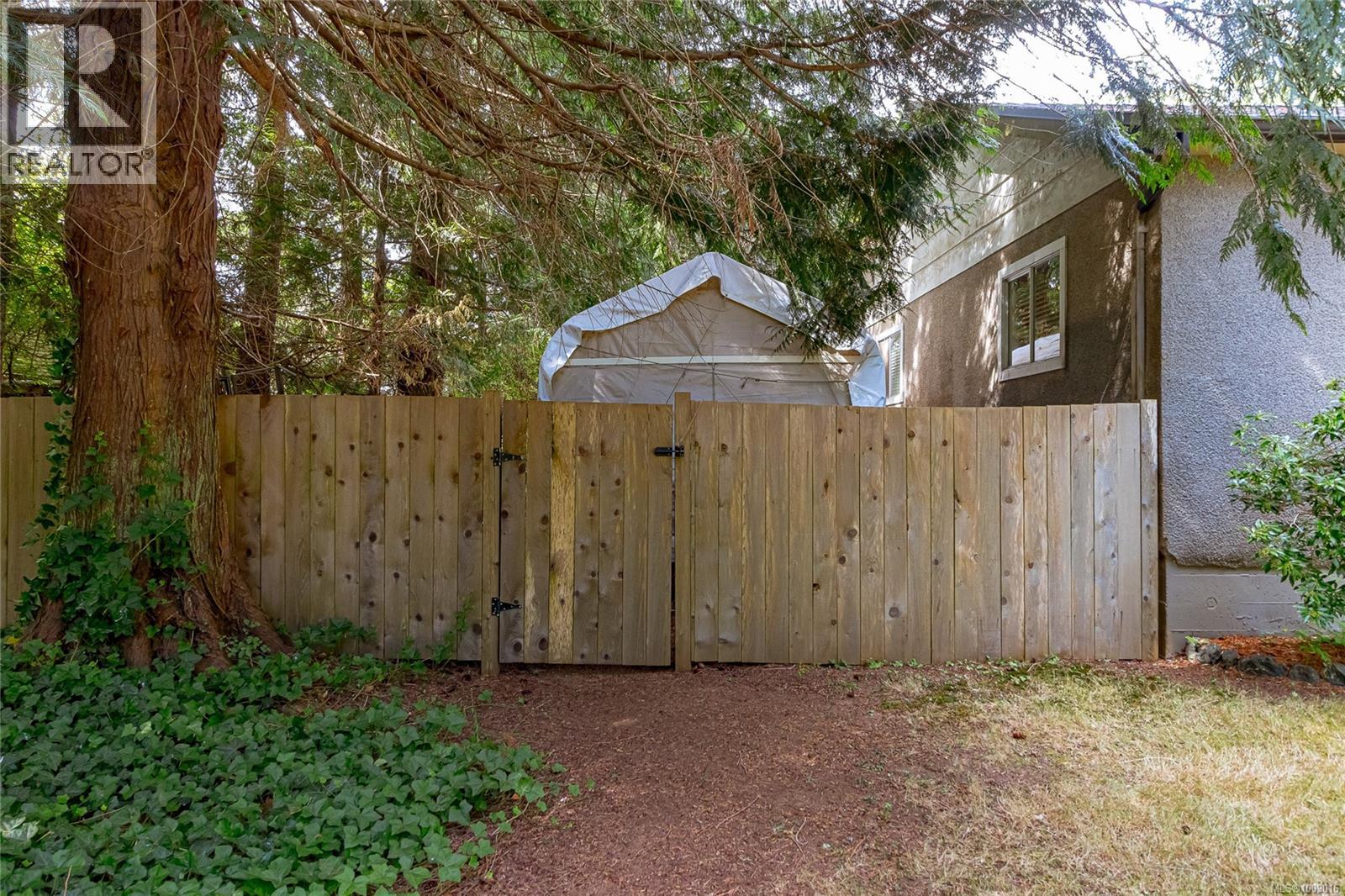 Photo 14 of 6368 Island Hwy W, Qualicum Beach BC