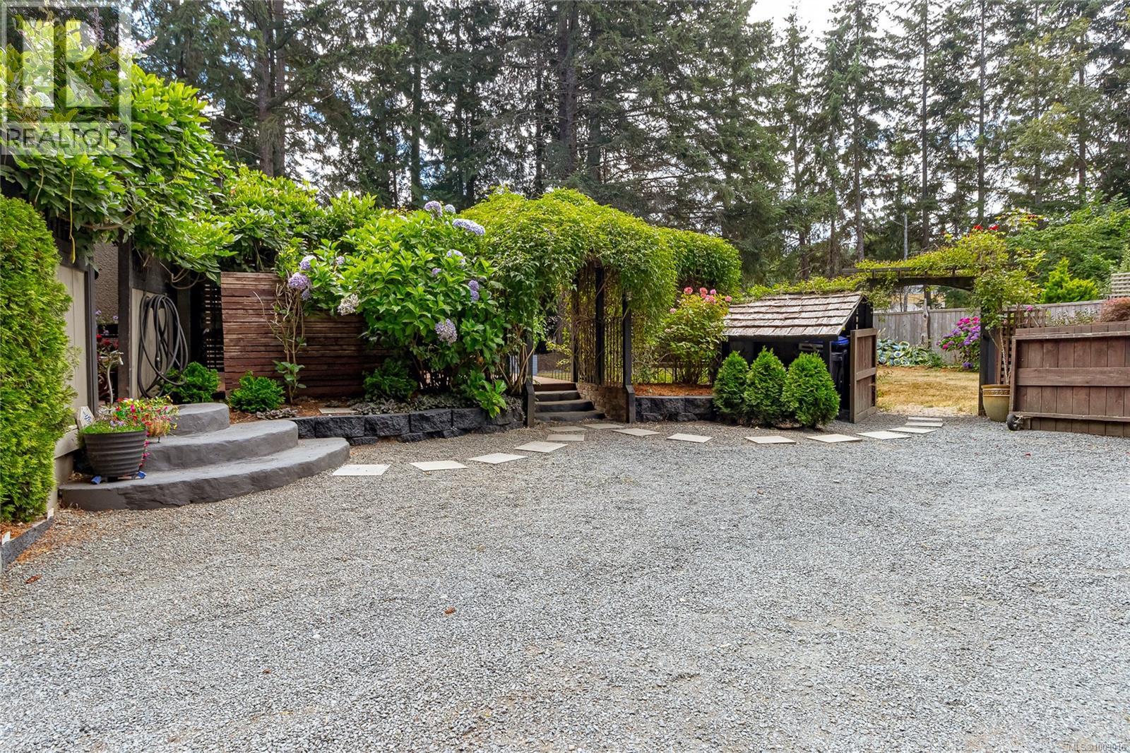 Photo 68 of 6368 Island Hwy W, Qualicum Beach BC