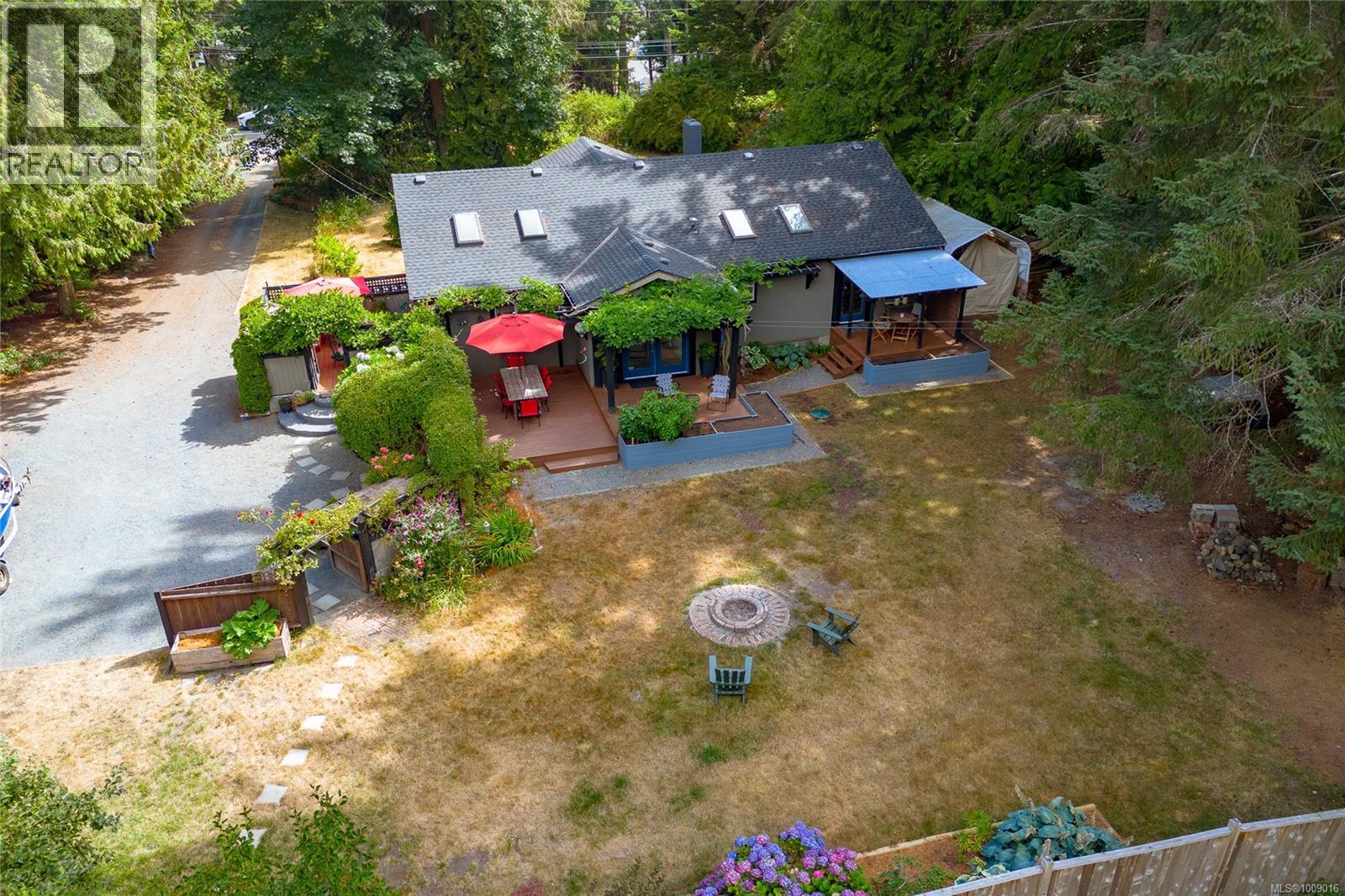 Photo 43 of 6368 Island Hwy W, Qualicum Beach BC