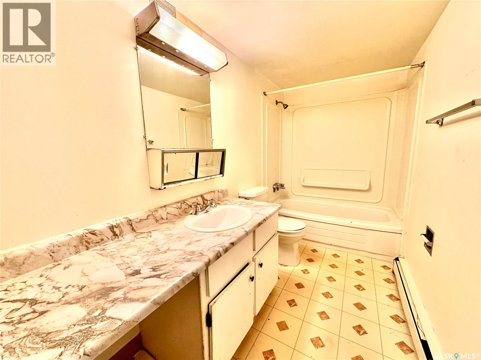 Photo 3 of 11 27 Centennial Street, Regina SK