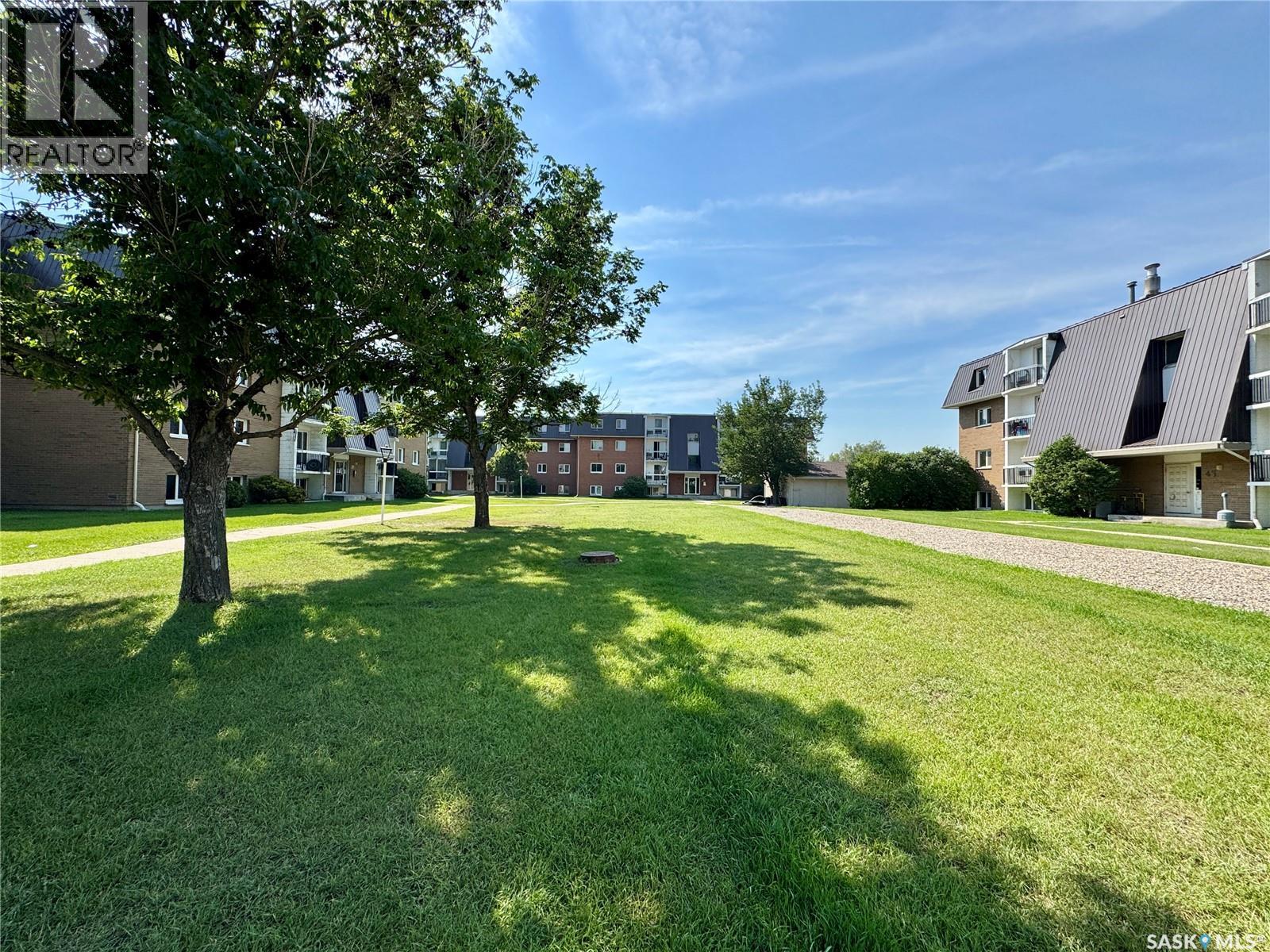 Photo 10 of 11 27 Centennial Street, Regina SK
