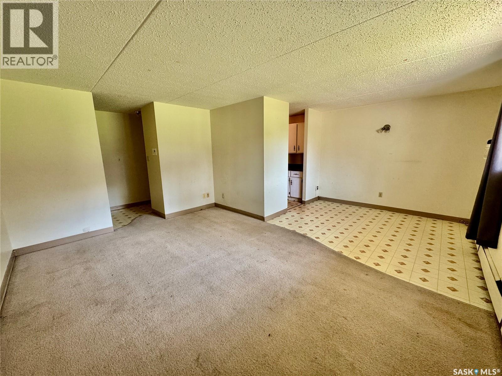 Photo 4 of 11 27 Centennial Street, Regina SK