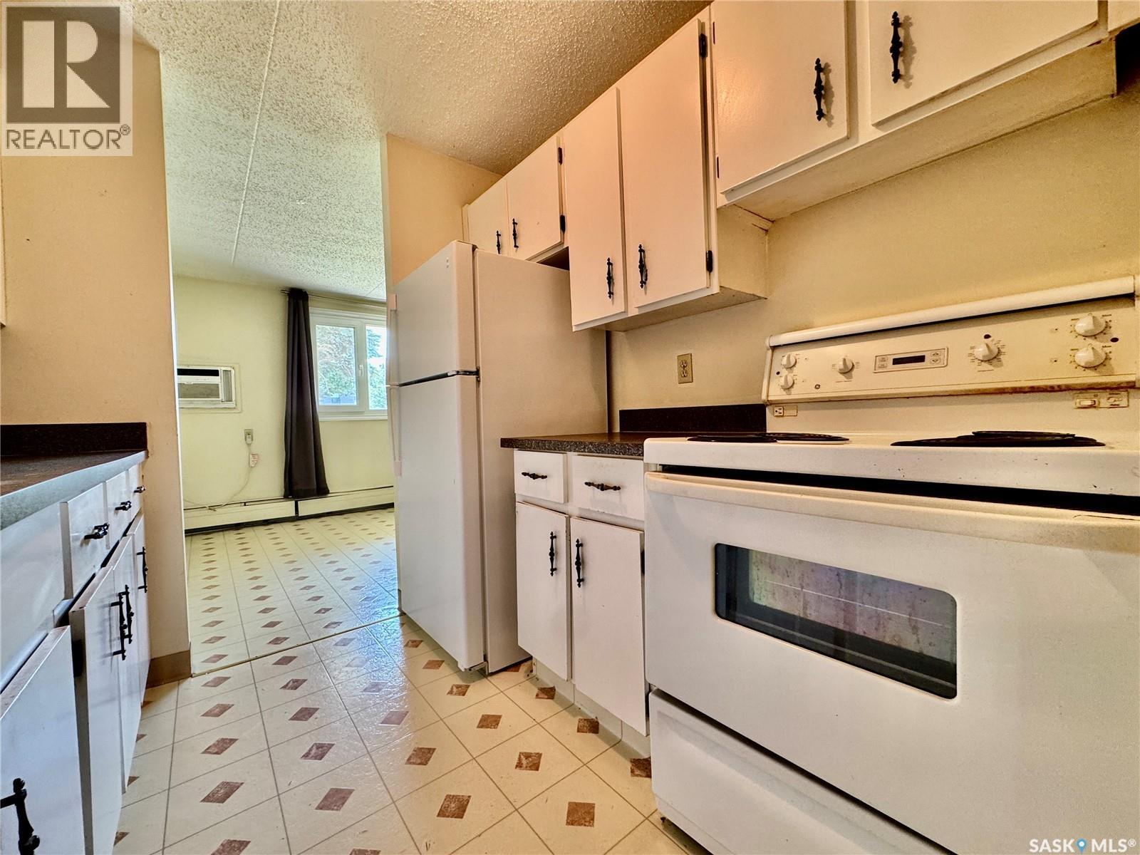 Photo 5 of 11 27 Centennial Street, Regina SK