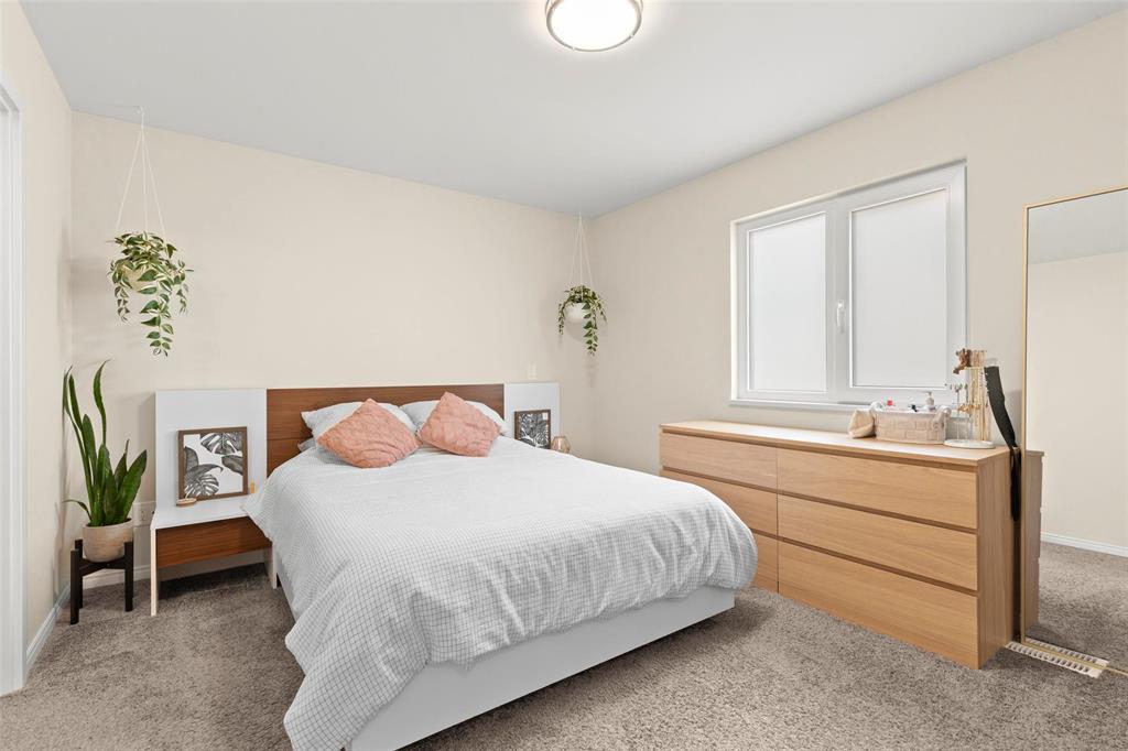 Photo 12 of 81 Parkhill Crescent, Steinbach MB