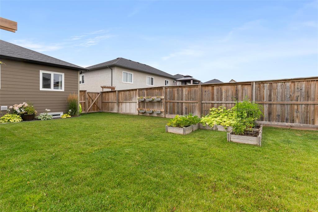 Photo 27 of 81 Parkhill Crescent, Steinbach MB