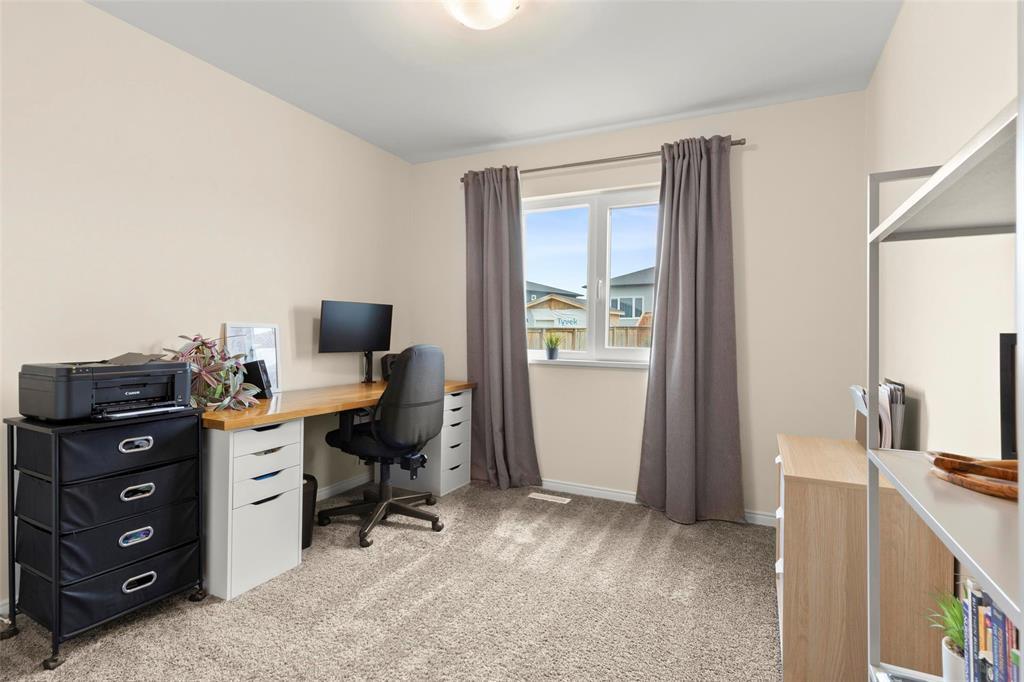 Photo 15 of 81 Parkhill Crescent, Steinbach MB