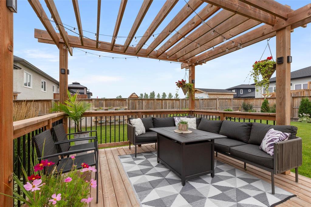 Photo 24 of 81 Parkhill Crescent, Steinbach MB