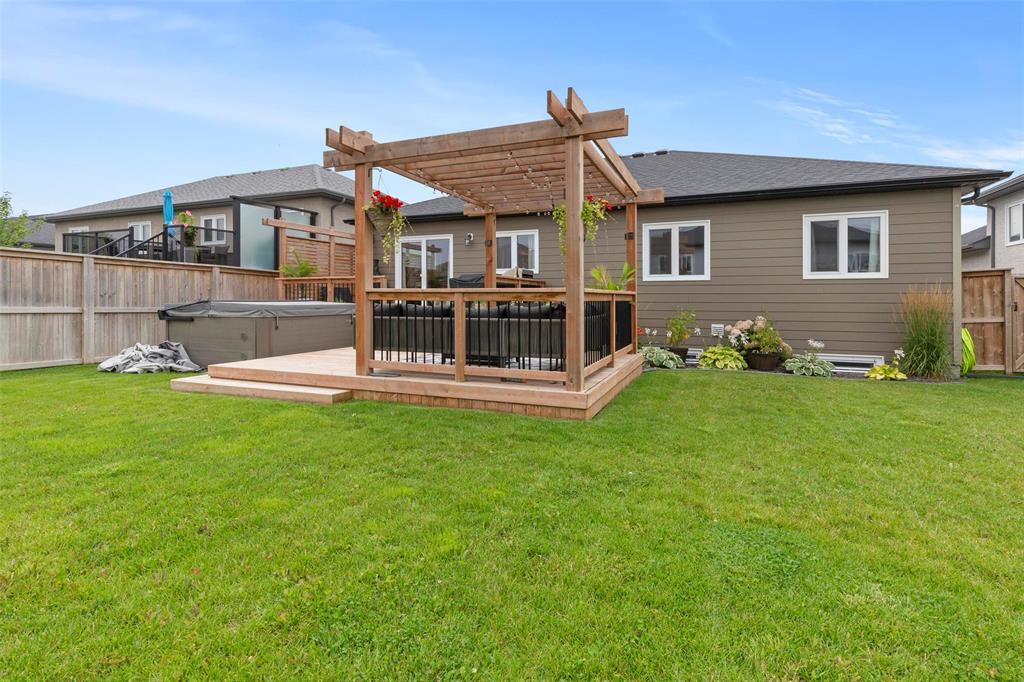 Photo 25 of 81 Parkhill Crescent, Steinbach MB