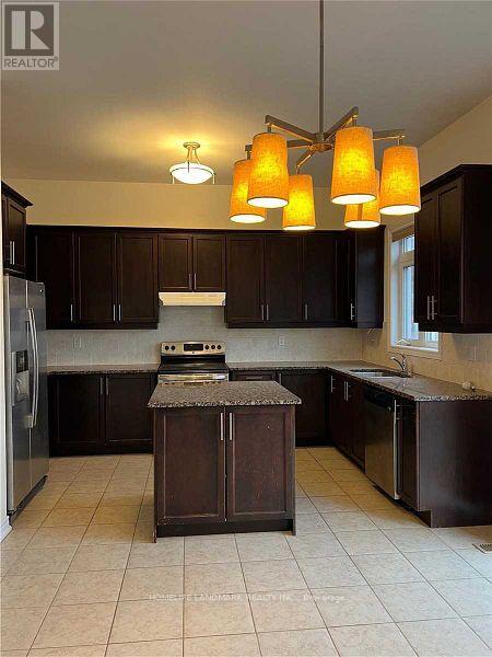 Photo 10 of 127 Alpaca Drive, Richmond Hill ON