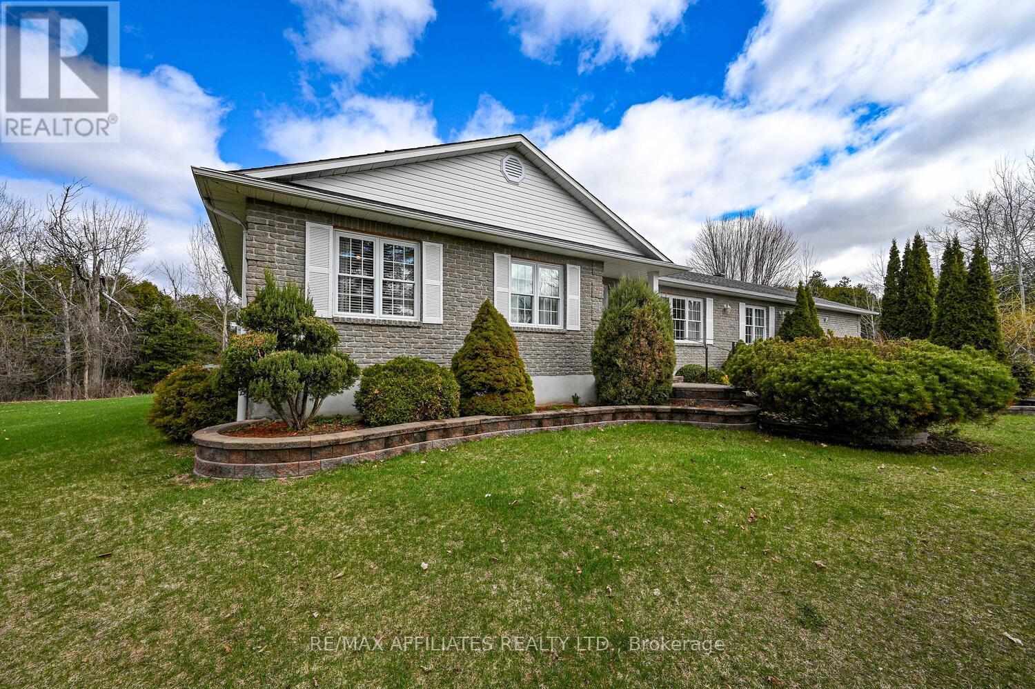 Photo 3 of 10 Tudor Circle, Rideau Lakes ON