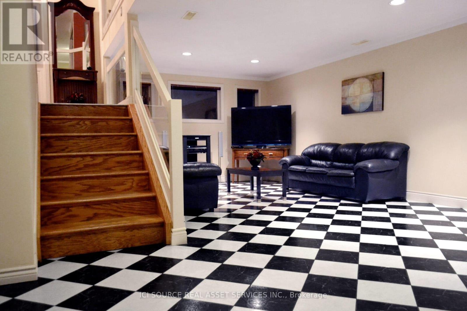 Photo 10 of 640 Delaware Avenue, Lasalle ON