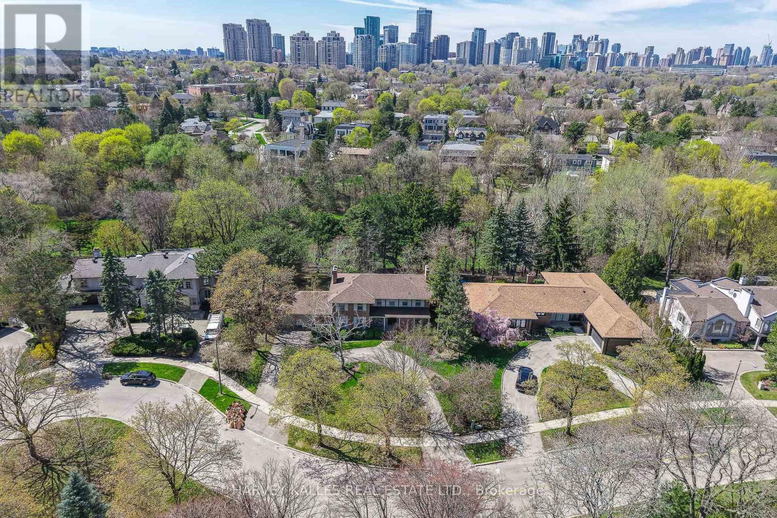 Photo 4 of 38 Fifeshire Road, Toronto ON
