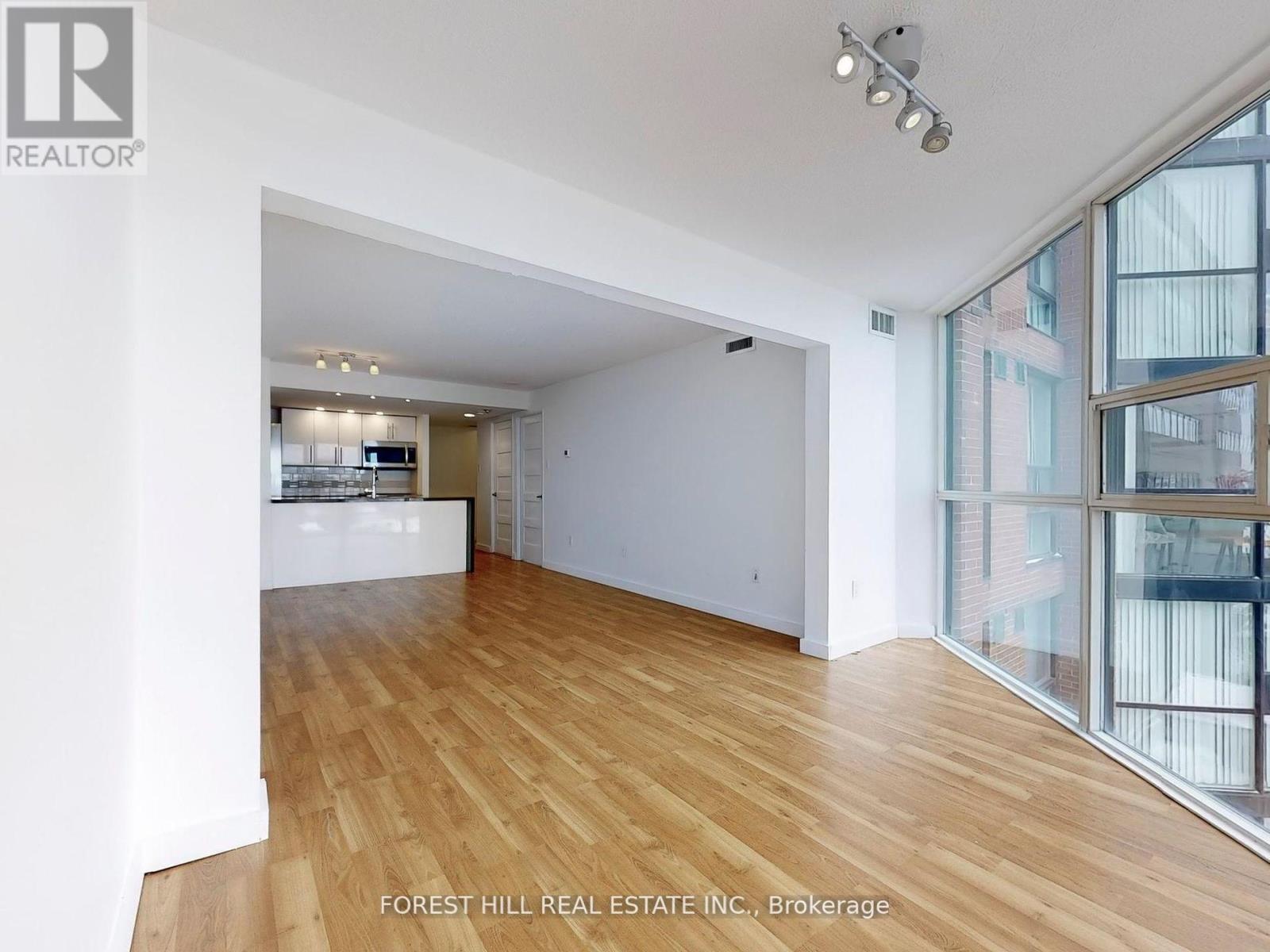 Photo 5 of 901 725 King Street W, Toronto ON