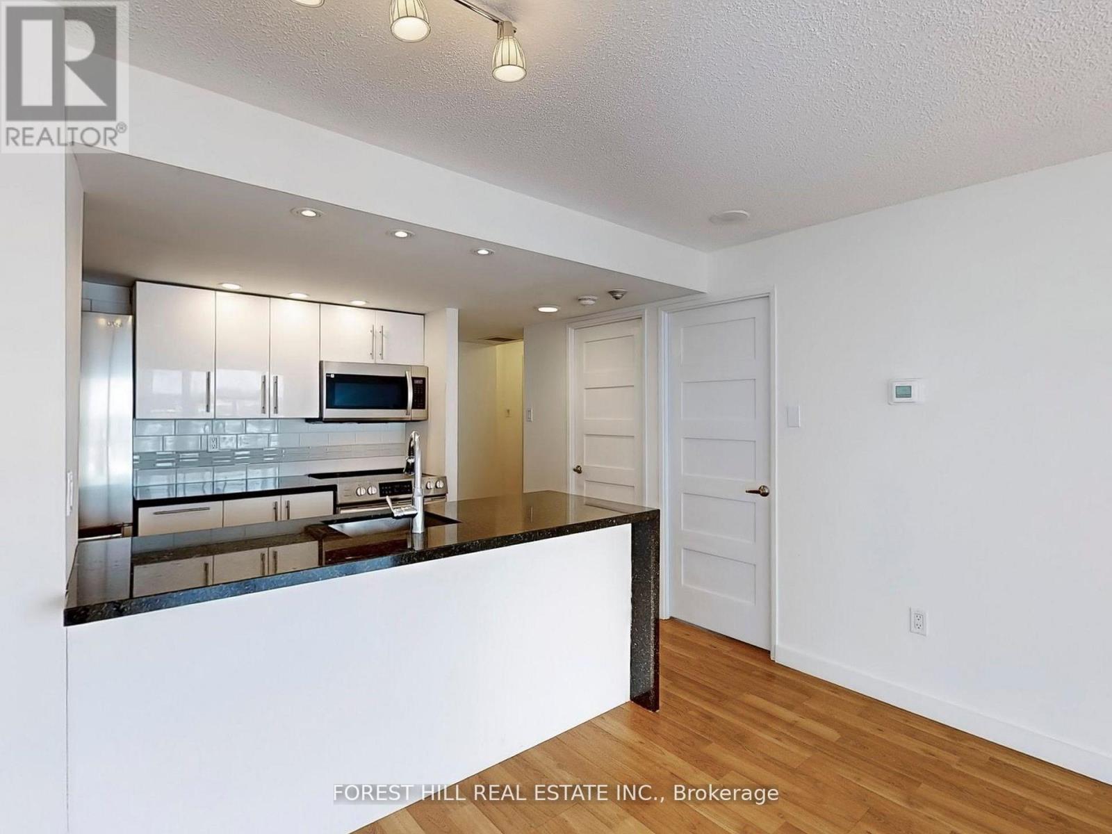 Photo 16 of 901 725 King Street W, Toronto ON