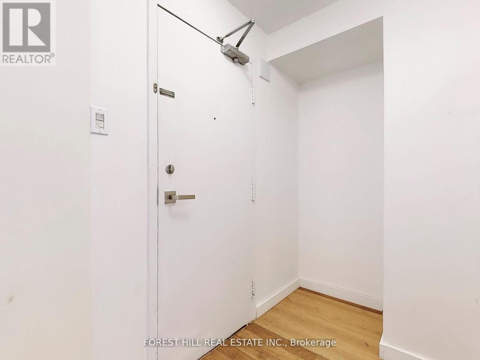 Photo 10 of 901 725 King Street W, Toronto ON