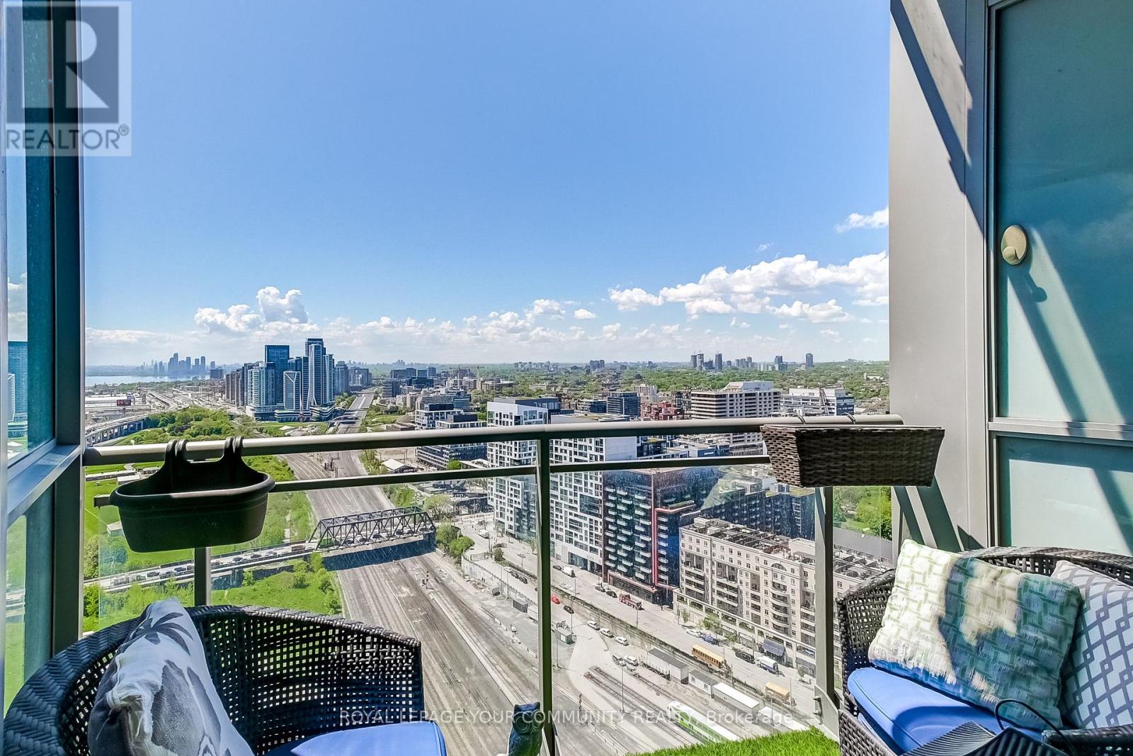 Photo 13 of 3611 21 Iceboat Terrace, Toronto ON