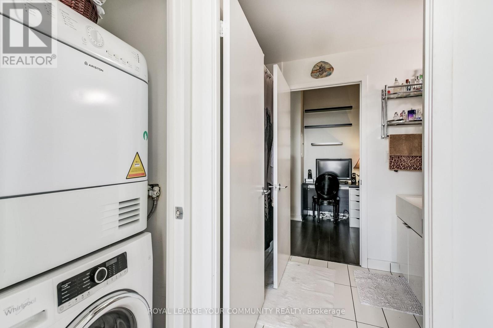 Photo 8 of 3611 21 Iceboat Terrace, Toronto ON
