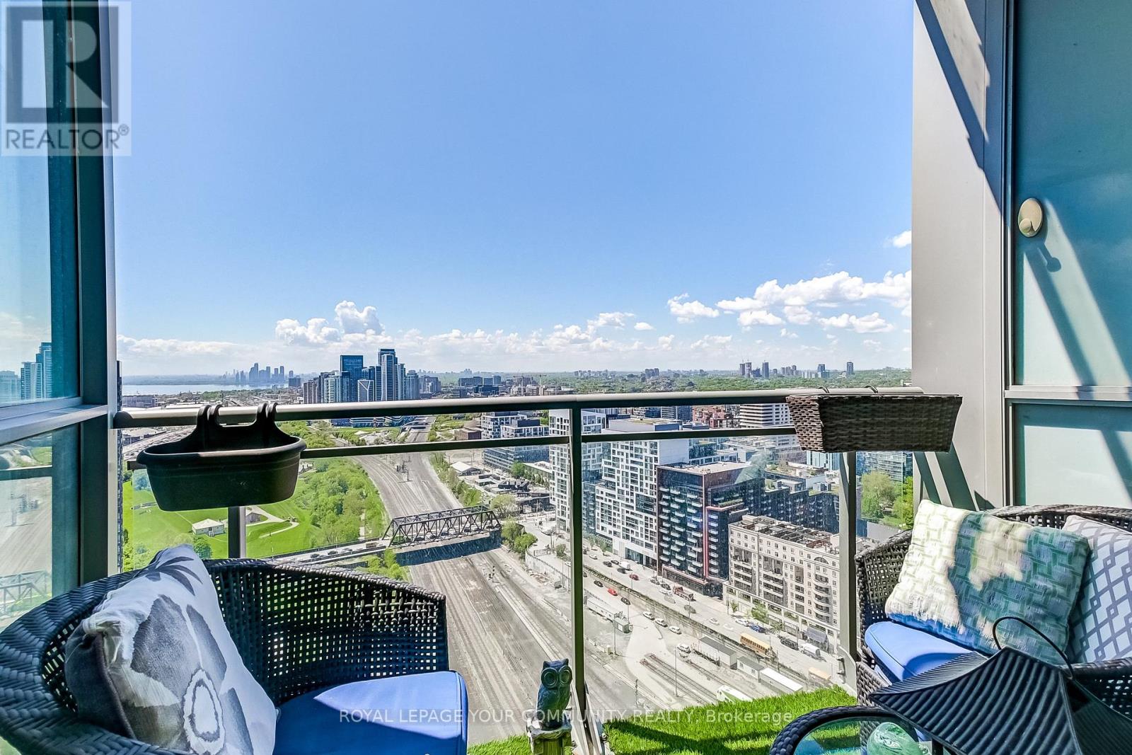 Photo 15 of 3611 21 Iceboat Terrace, Toronto ON