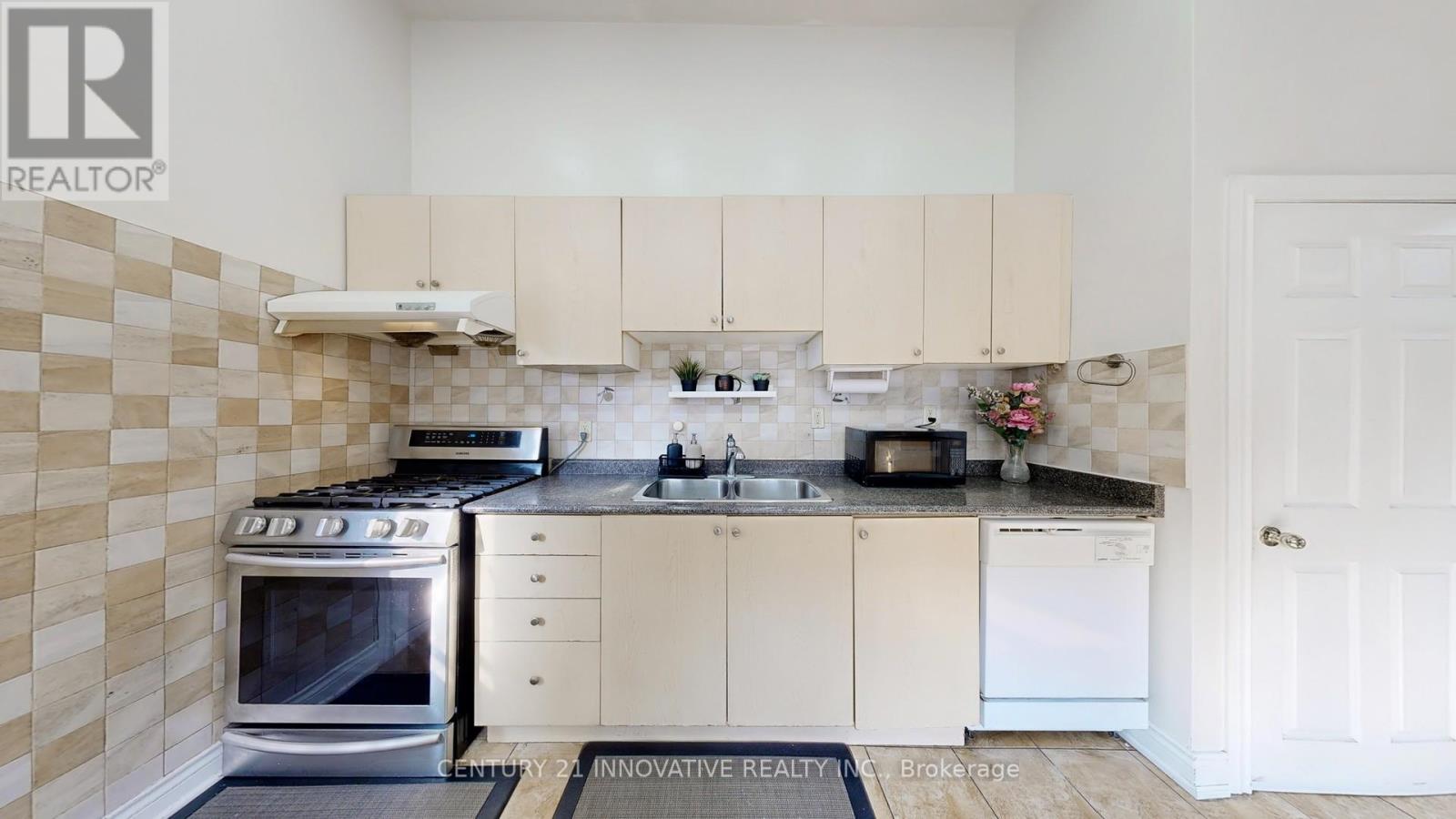 Photo 11 of 140 Benleigh Drive, Toronto ON