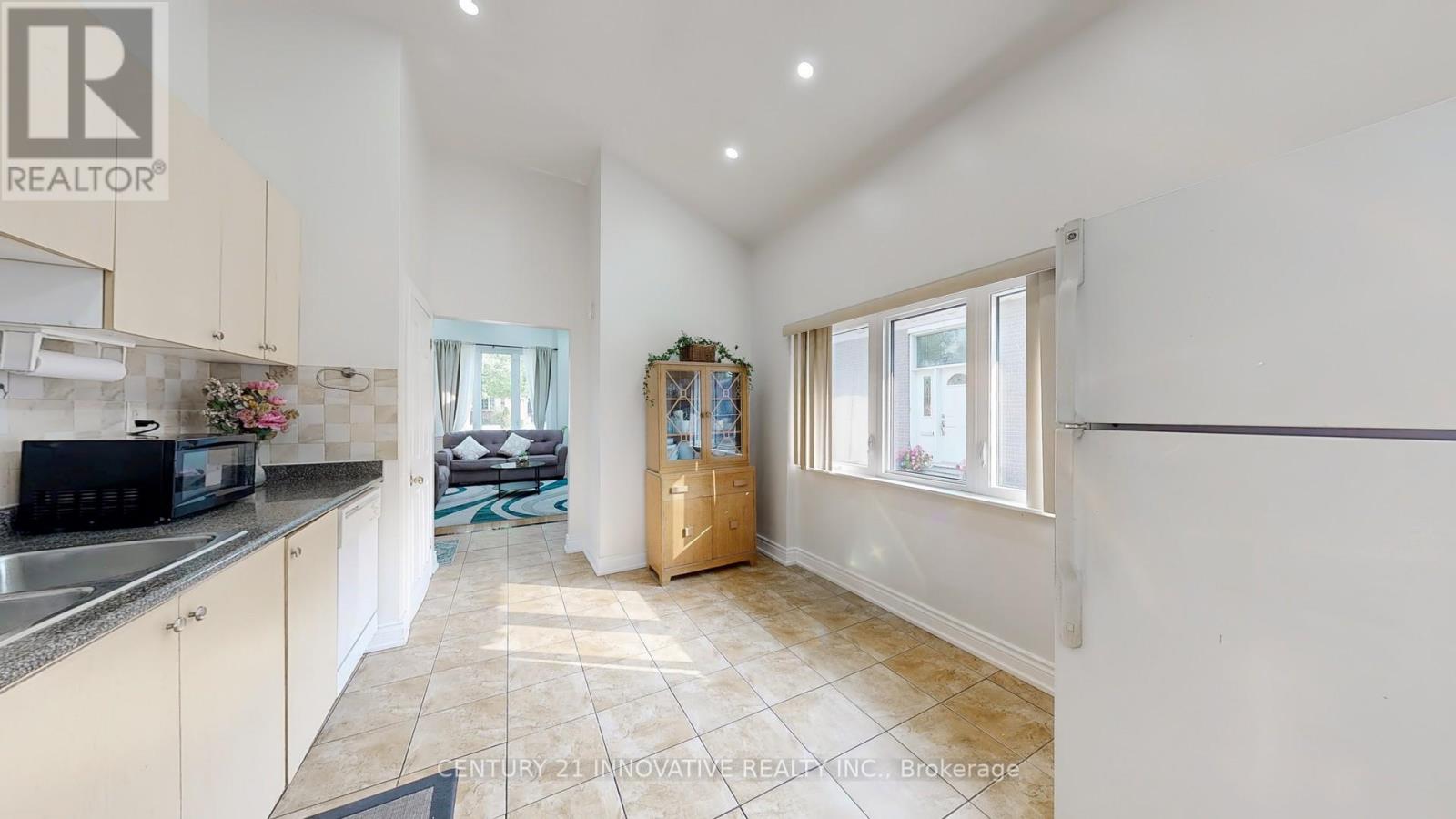 Photo 12 of 140 Benleigh Drive, Toronto ON