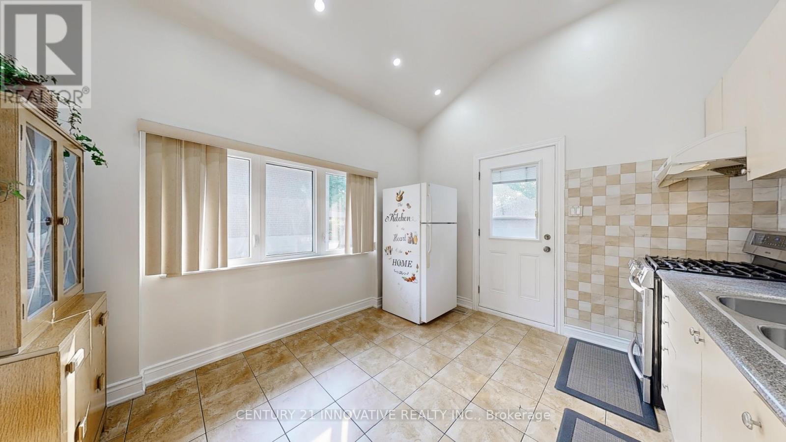 Photo 13 of 140 Benleigh Drive, Toronto ON