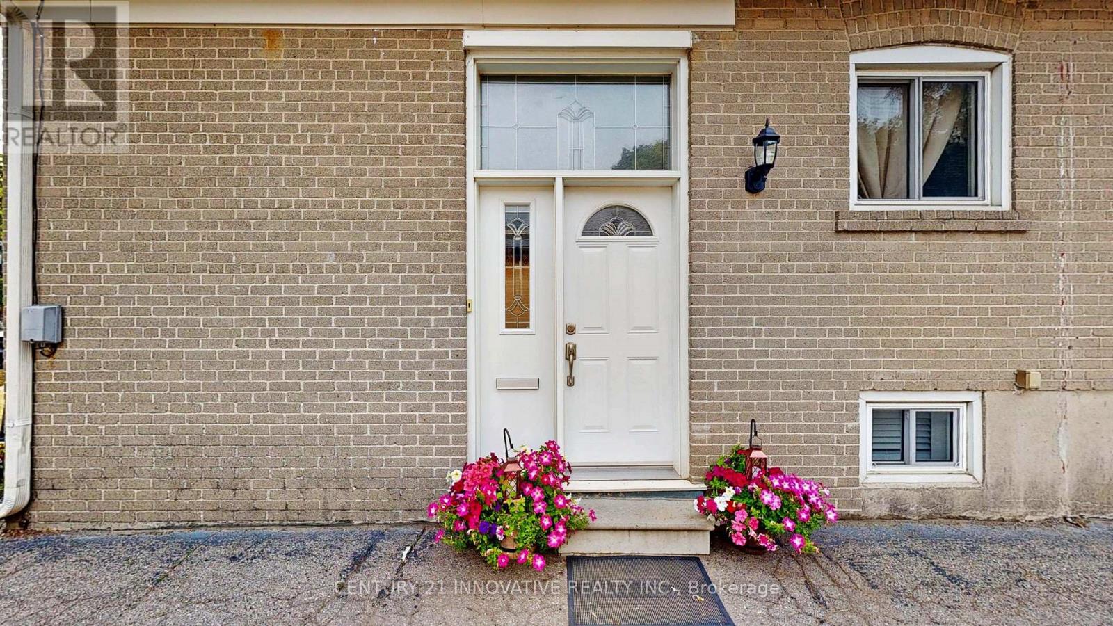 Photo 4 of 140 Benleigh Drive, Toronto ON